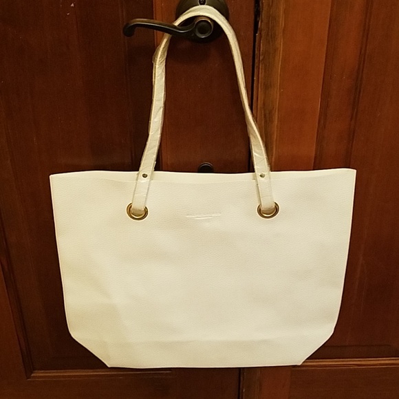 Ralph Lauren Handbags - RALPH LAUREN WHITE TOTE FRAGRANCES